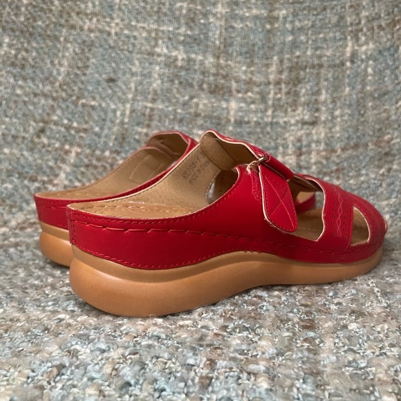 SMajong Women's Wedge Open Toe Sandals in Red - Picture 4 of 7